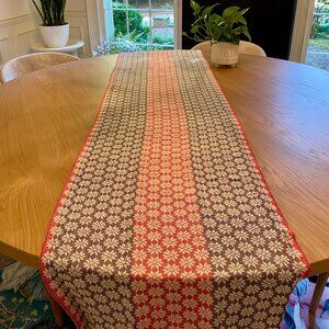 Inabel bed or table runner, Burgundy/ red from the Philippines